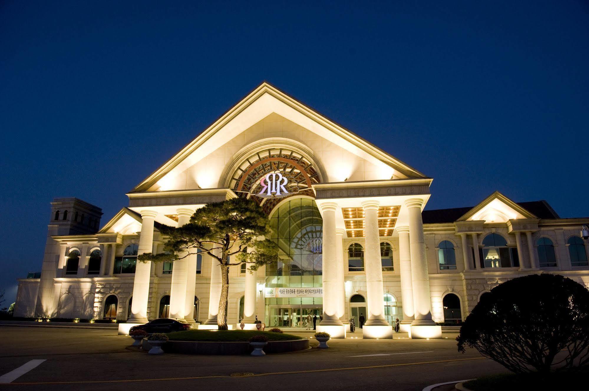 Pineridge Hotel Sokcho Exterior foto