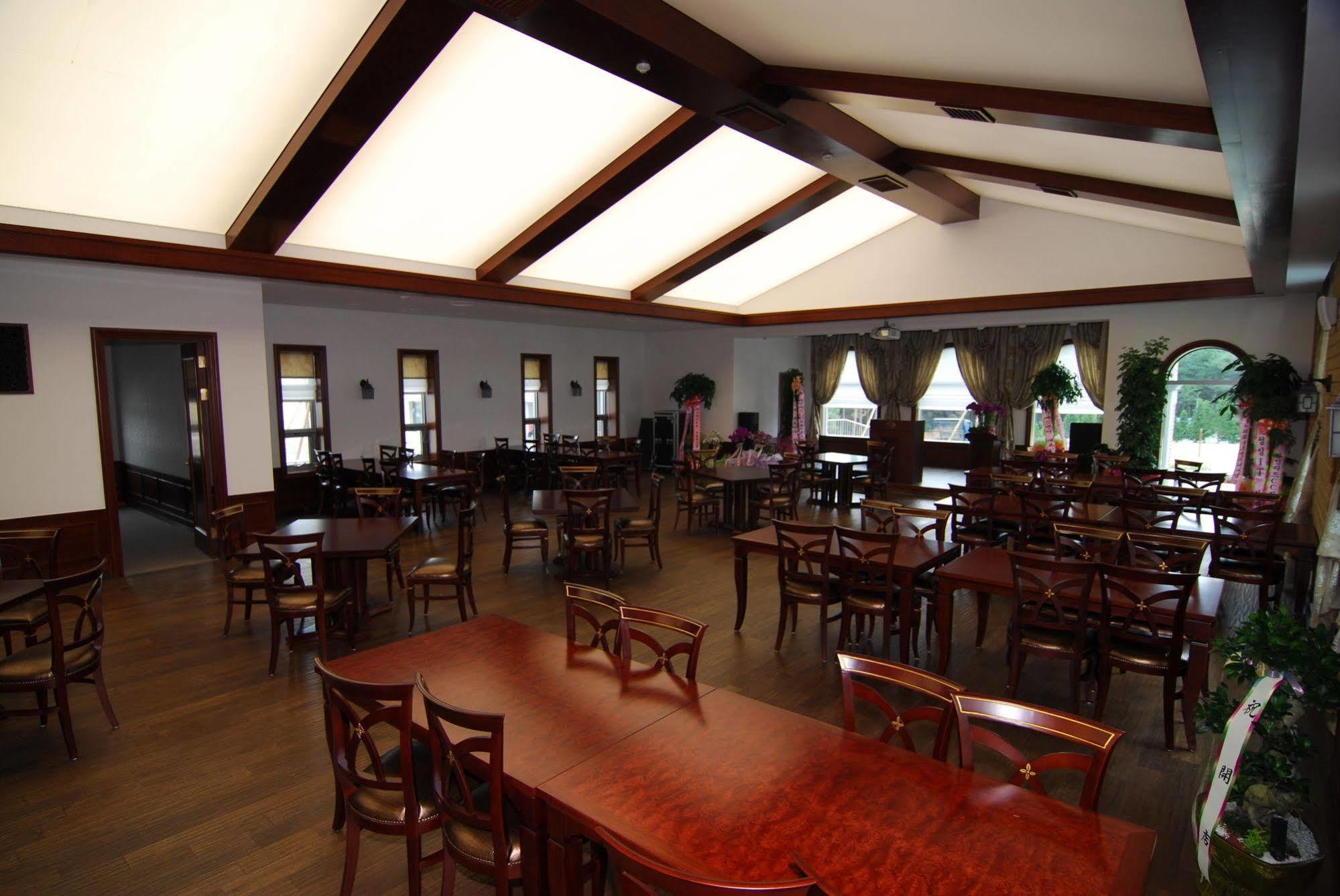 Pineridge Hotel Sokcho Exterior foto