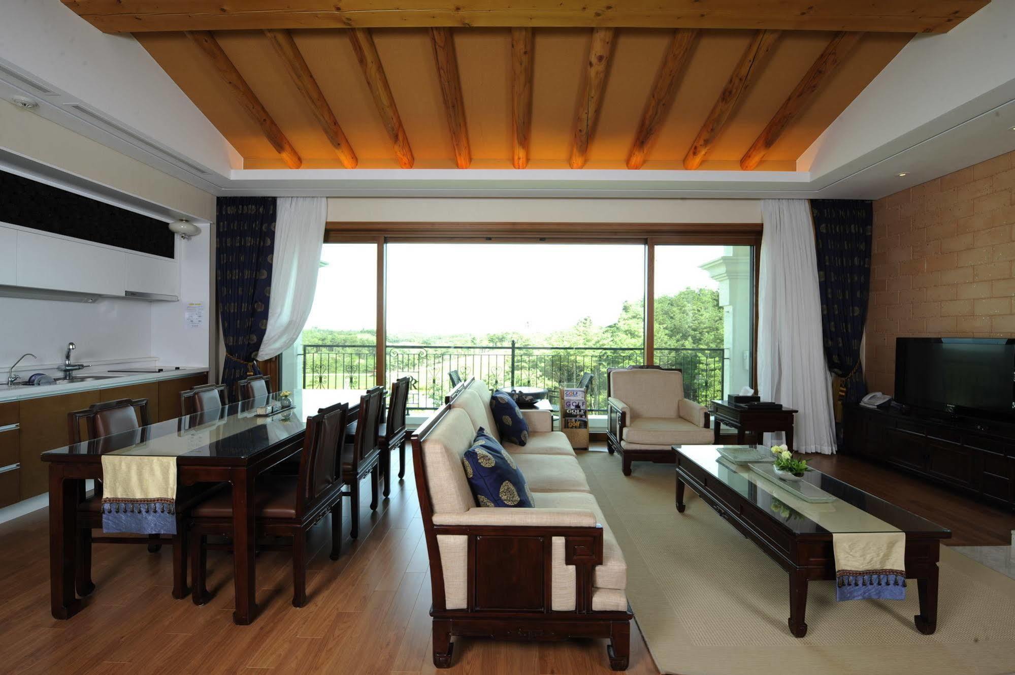 Pineridge Hotel Sokcho Exterior foto