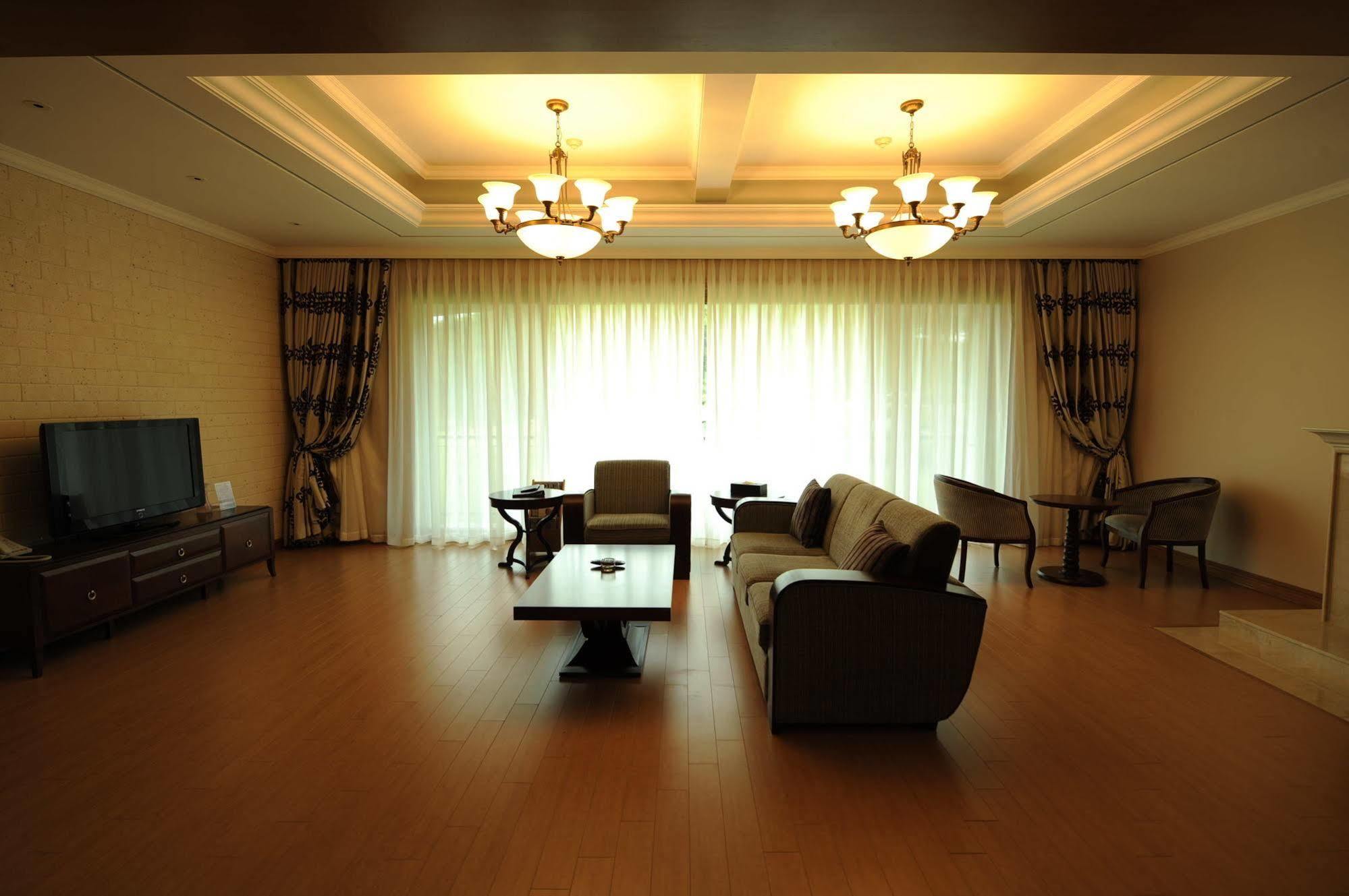Pineridge Hotel Sokcho Exterior foto