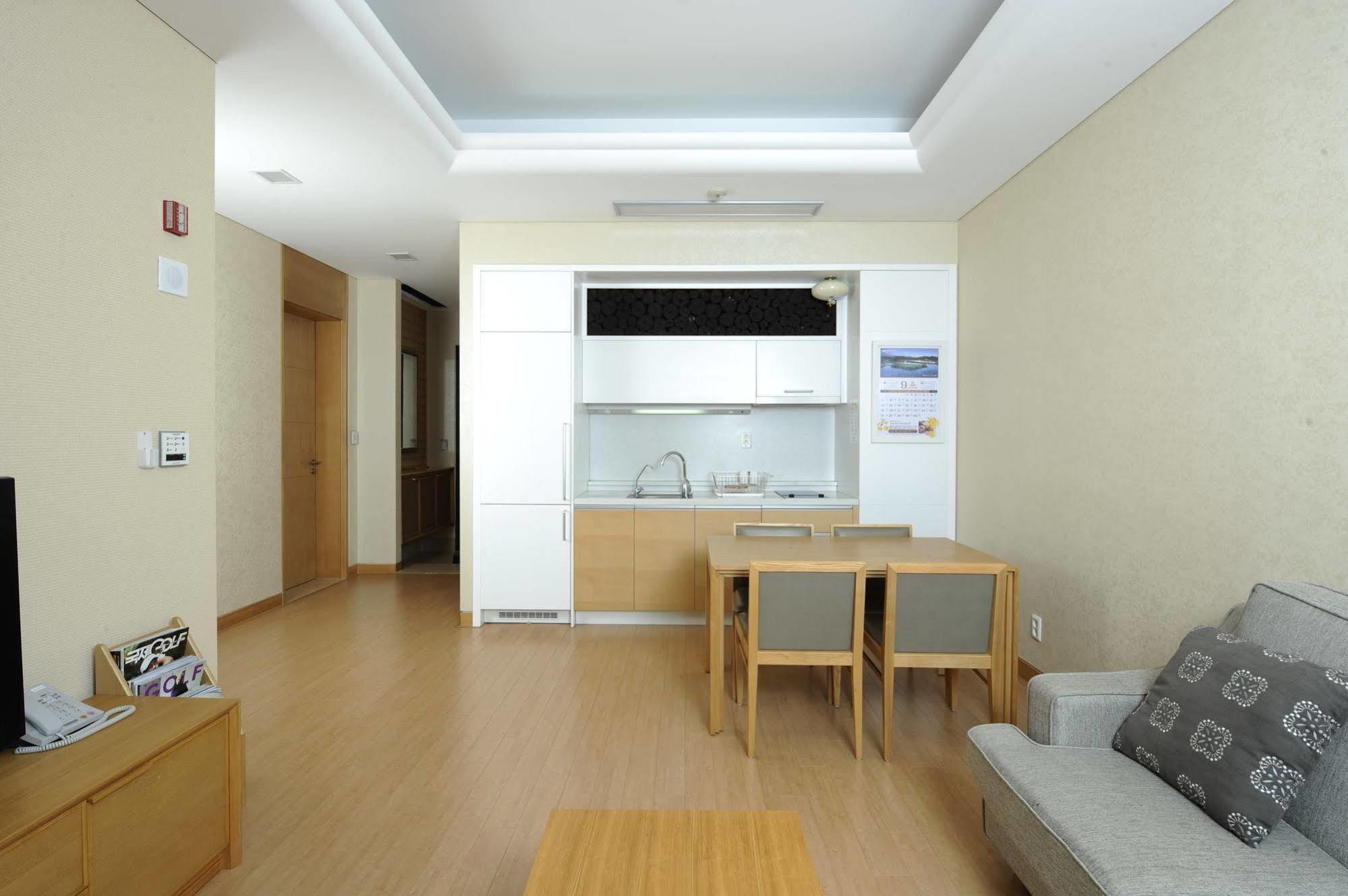 Pineridge Hotel Sokcho Exterior foto