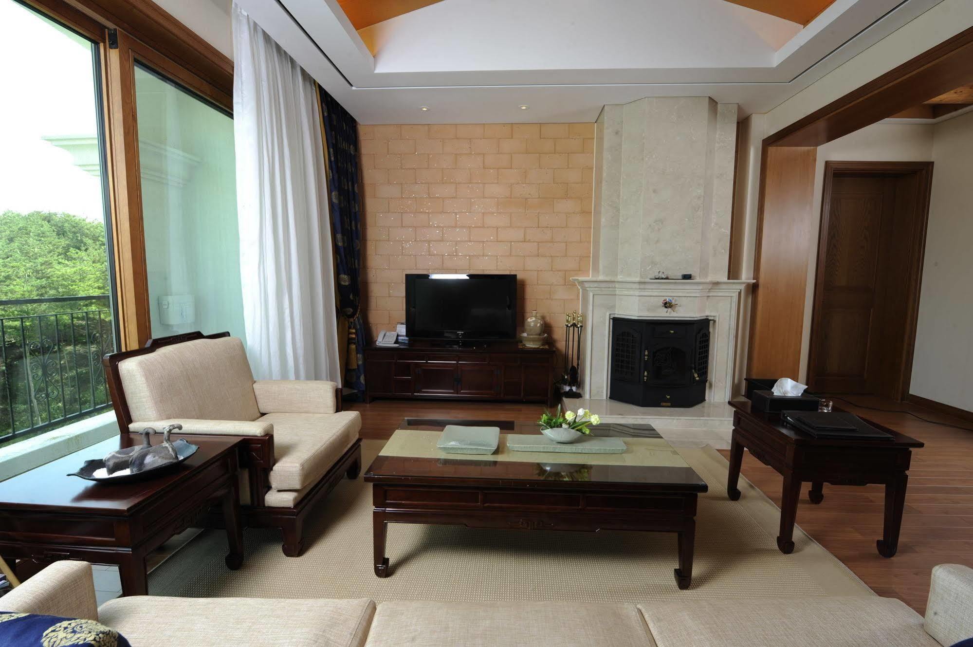 Pineridge Hotel Sokcho Exterior foto