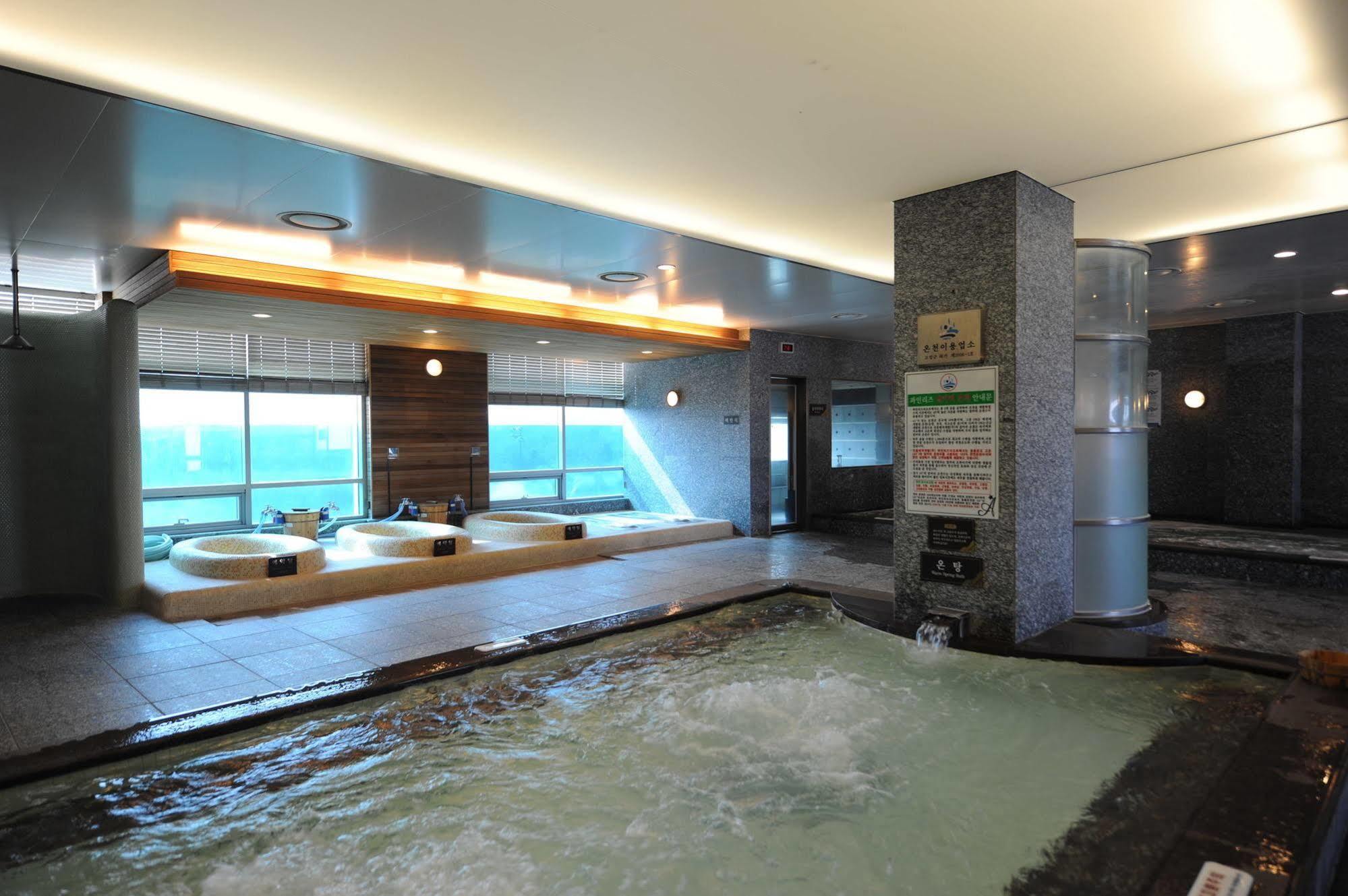 Pineridge Hotel Sokcho Exterior foto