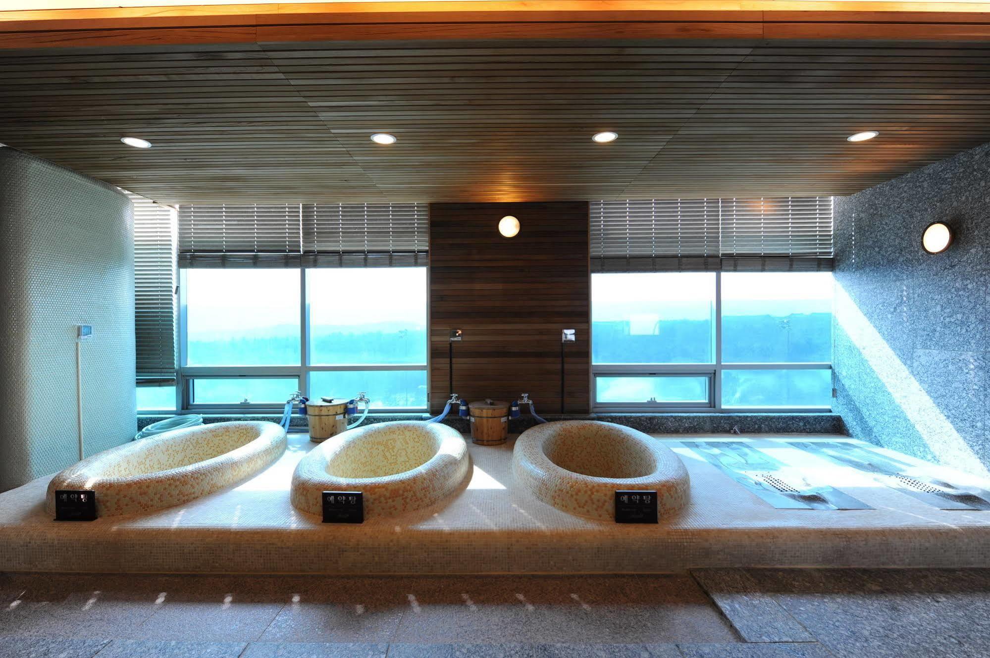 Pineridge Hotel Sokcho Exterior foto