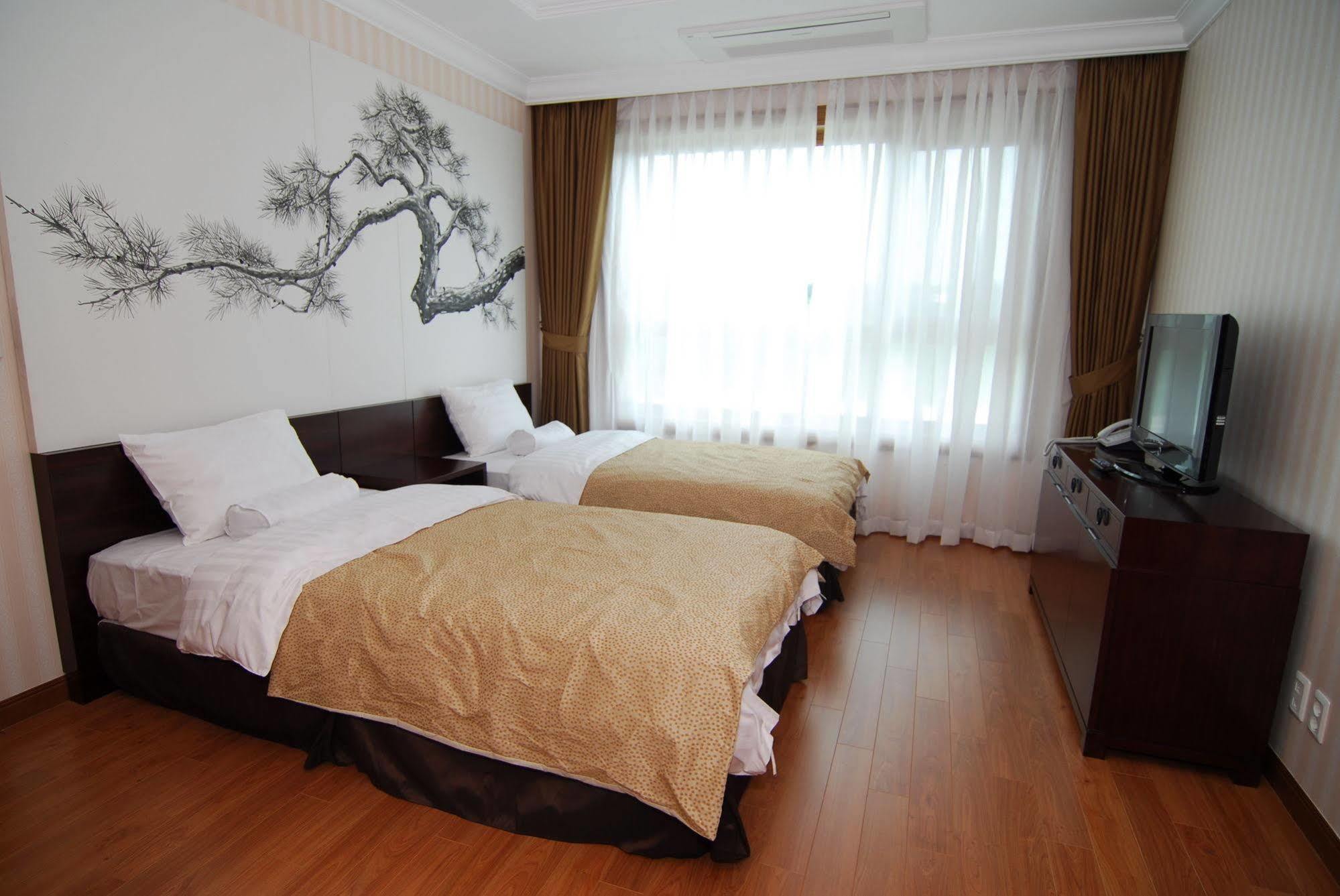 Pineridge Hotel Sokcho Exterior foto