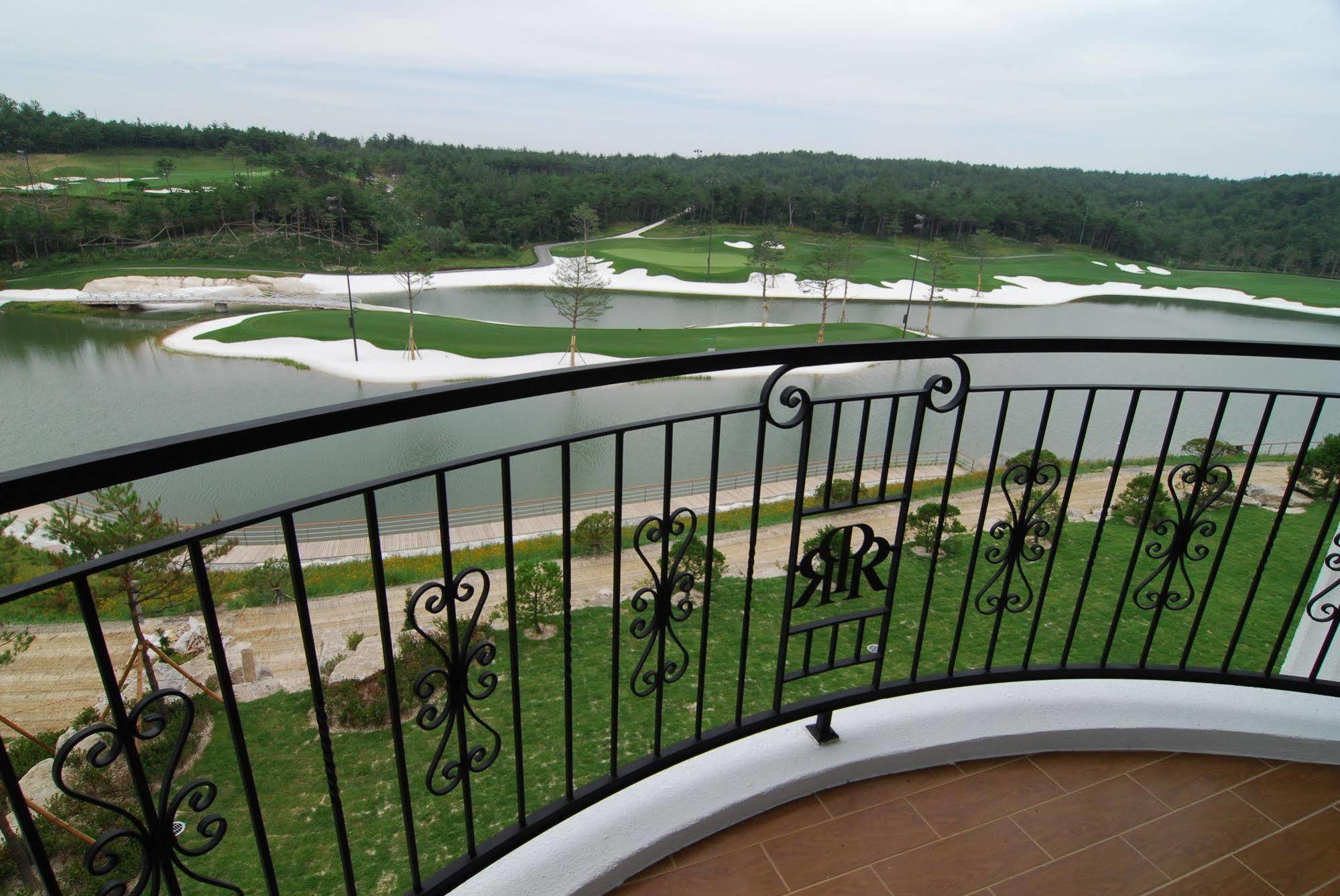 Pineridge Hotel Sokcho Exterior foto