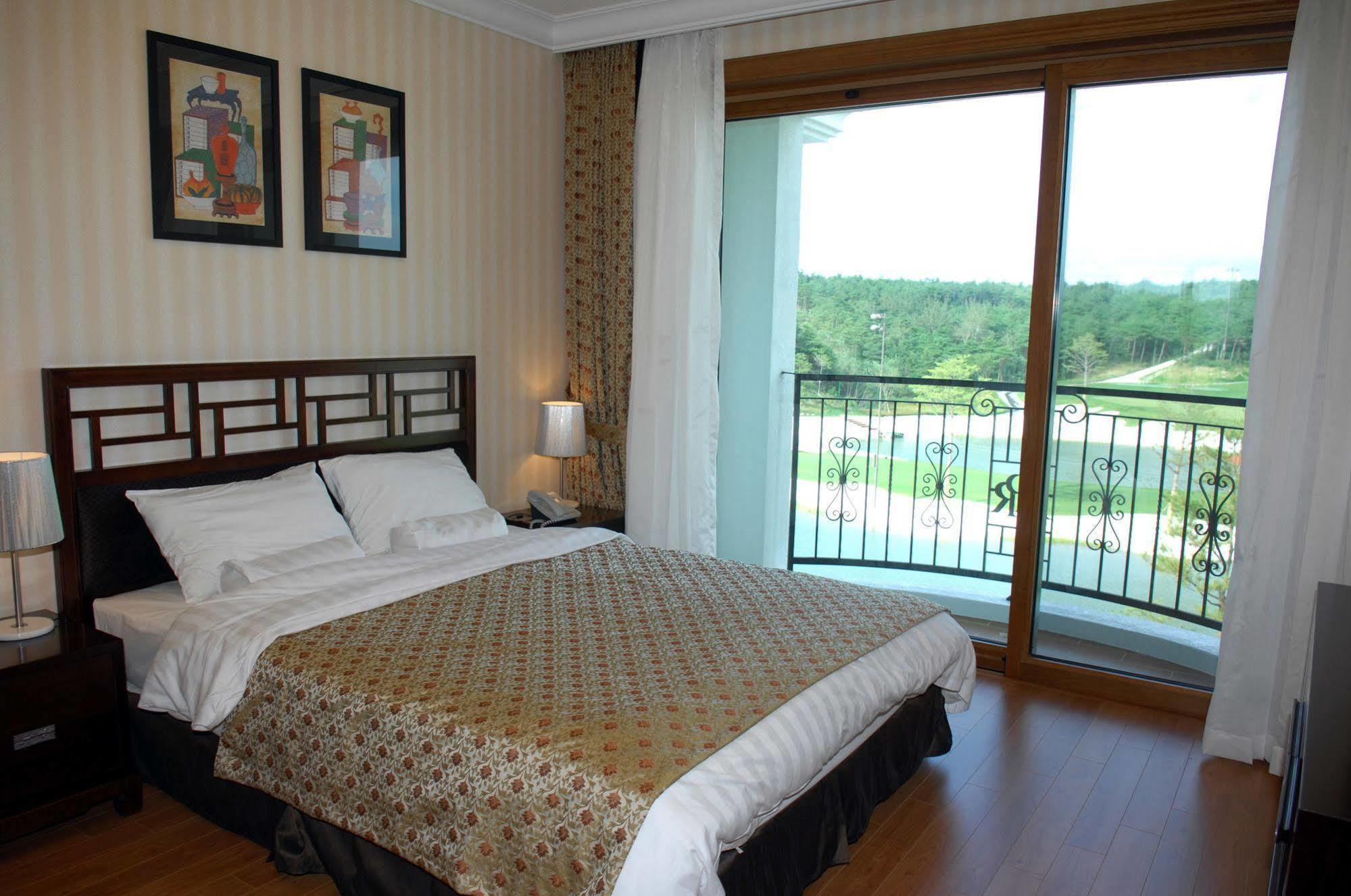 Pineridge Hotel Sokcho Exterior foto
